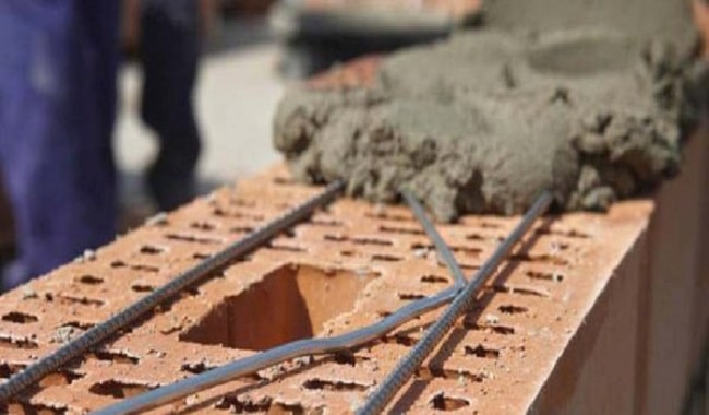 نمایی از بهکارگیری میلگرد بستر در دیوار