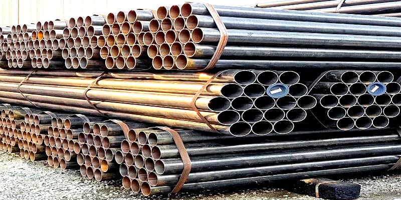 نمایی از لوله های ERW در انبار فولادی