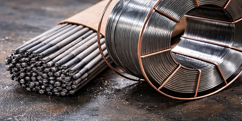 نمایی از سیم جوش و الکترود در کنار هم