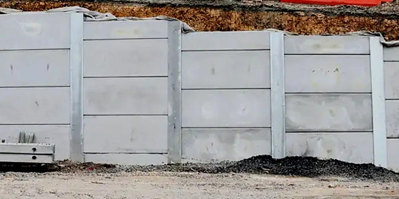 اجرای دیوار حائل بتنی در پروژه عمرانی