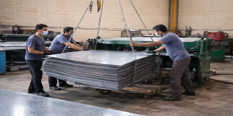 جابه‌جایی ورق اسپیره در کارگاه صنعتی