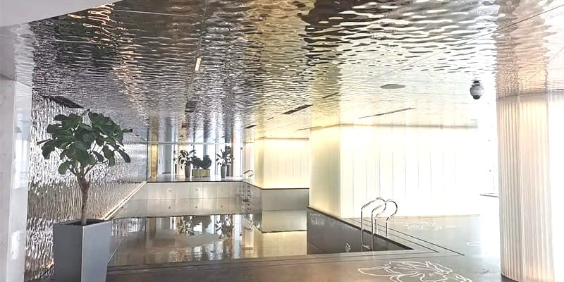 از ورق استیل دودی در سقف های دکوراتیو استفاده می شود.